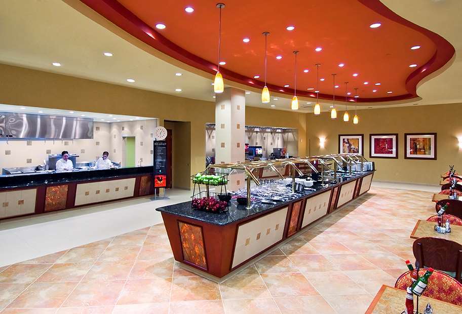 Hotel Embassy - & Conference Center 4*