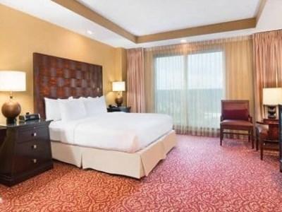Embassy - & Conference Center 4*